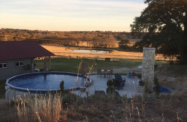 ¡ENCANTADOR! Granero renovado w / piscina privada y bañera de hidromasaje!