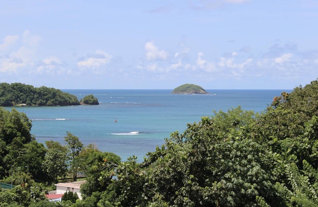 Alquiler con encanto en Trinidad con vistas al mar ya la piscina.