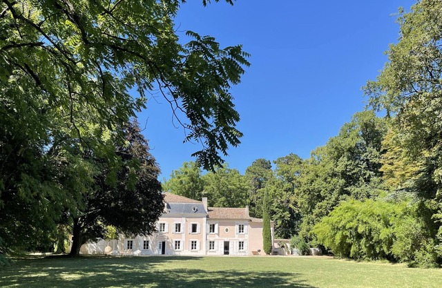 Charming residence on the banks of the Rhône