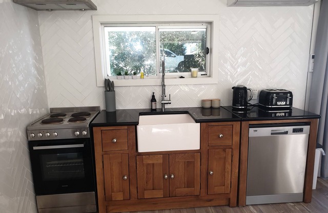 Charming restored holiday home near Lake Victoria and 90 mile beach