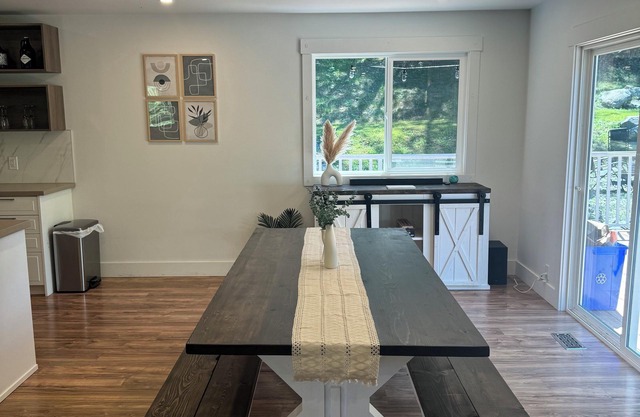 Charming retreat near sproat lake
