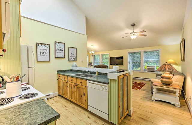Charming Retreat Near Downtown Frankfort & Beaches