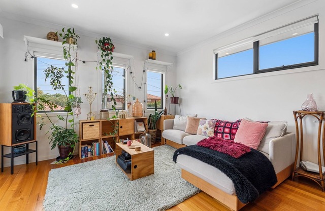 Charming Retro Townhouse in Vibrant Coburg