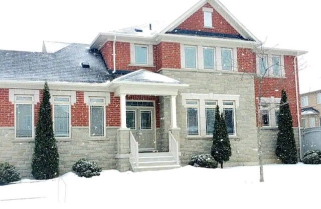 Charming Richmond Hill Home - Your Home Away from Home in a quiet area