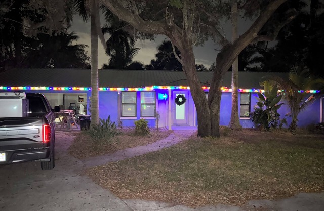 Charming River front 3-bedroom house with AC and WiFi in North Fort Myers