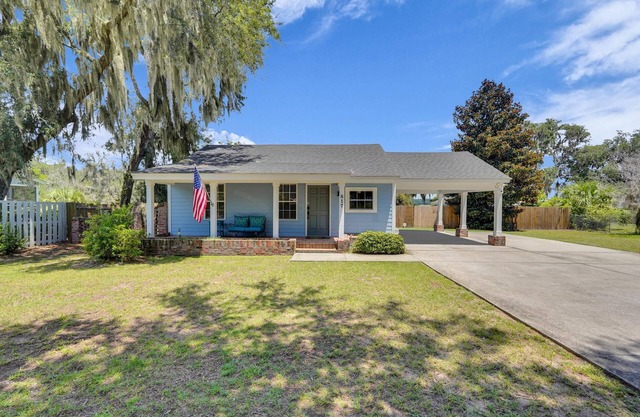 Charming River View Retreat in Pigeon Point