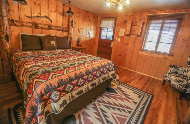 Relax in a Deluxe Queen Room with Stunning River Access & Majestic Mountain Views