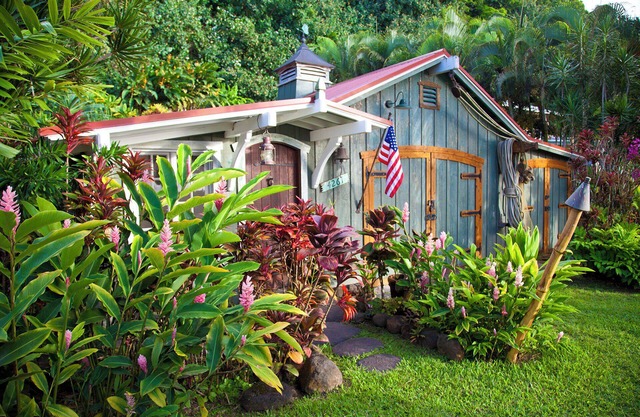 Charming, Romantic Beach Cottage at Anini Beach! TVNC 1361