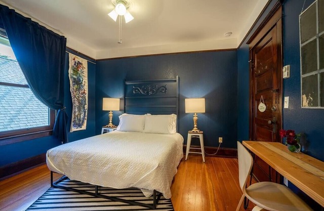 Charming Room in Victorian BnB Parking Avail - Rm3