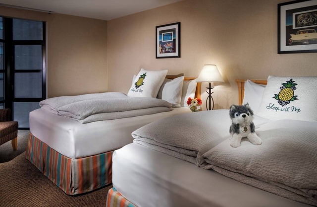 Charming Room with Fun Tropical Decor Short Walk from Univ. of Washington
