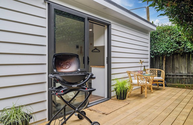 Charming Rotorua Cabin Relaxation Amidst Stunning Landscapes!