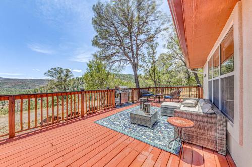Charming Ruidoso House with Deck and Mountain Views!