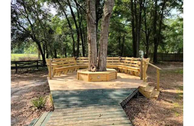 Charming rural 3 bedroom log cabin free parking