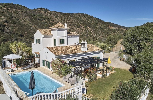 Charming Rural Retreat, A/C, Private Pool & Beautiful Views - 11km from the Coastal Town of Tavira!