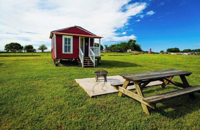 Charming Rustic Cabin w/ Lake view and Country Hills - Family Farms - Cabin 7