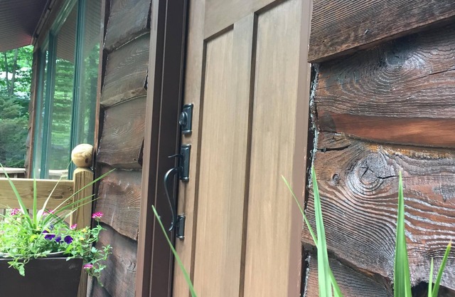 Encantadora cabaña rústica, recientemente renovada, con vista al lago