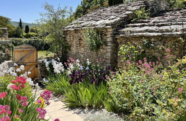 Charming Rustic Stone House with Pool in Idyllic Rural Setting near Mt Ventoux.