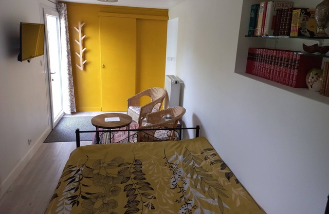 Charming suite in a very quiet and beautiful area near the sightseeing