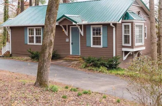 CHARMING Saluda on My Mind – 2min Walk to Downtown