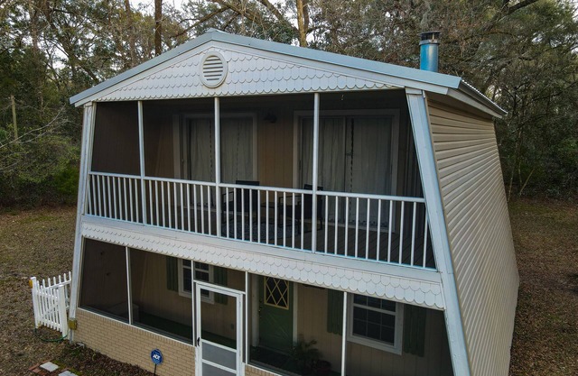 Charming Santa Fe River Cottage - 10-15 min from 3 of FLA's most popular springs