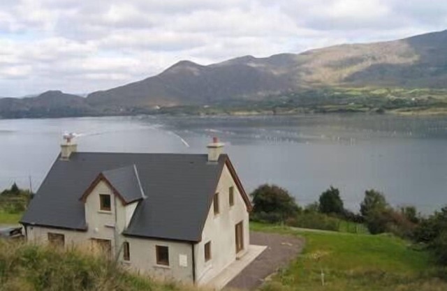 Charming sea view self catering property in the Beara Peninsula