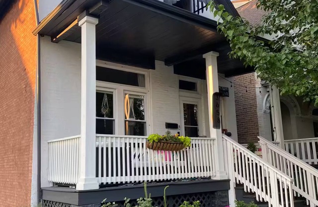 Charming single-family home for 6! FREE Parking!