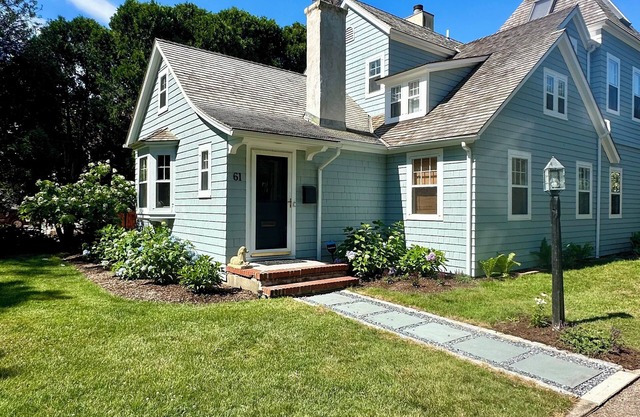 Charming Southampton Village Home 4 Bedroom, 2 Bath 5 minutes from the beach