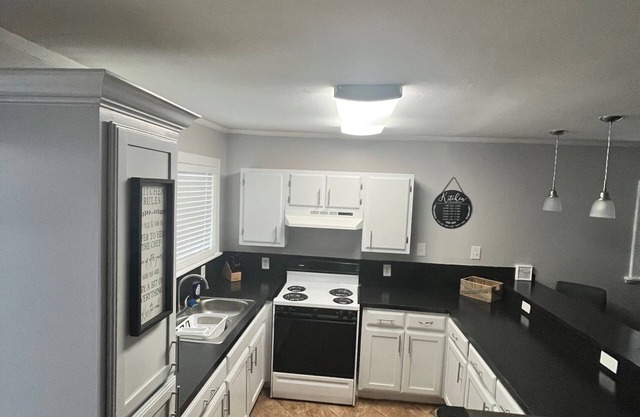 Charming, spacious, 2-bedroom house with WiFi, AC in enjoyable Rio Hondo.