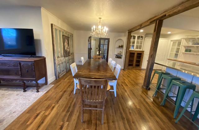 Charming Spacious Country Home 15 min from Logan.