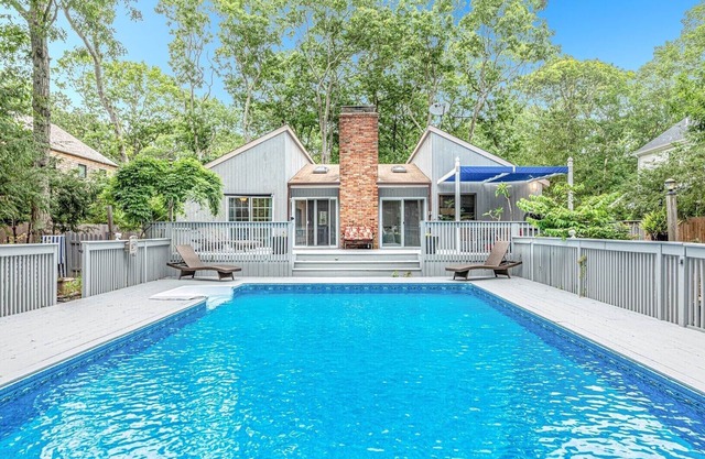 Charming, spacious 3 bedroom, 3 bath East Hampton Springs house