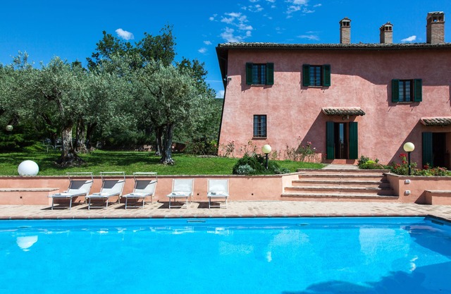 Villa exclusiva en un antiguo convento medieval, piscina y parque, a 15 km de Asís