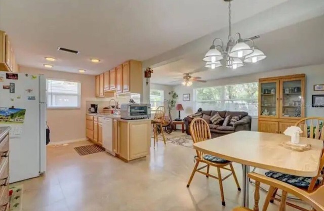 Charming Spring Hill Home- In a Quiet Neighborhood