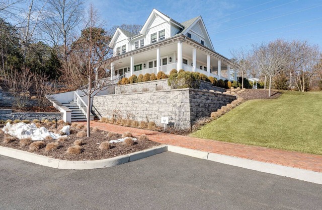 Charming, Stand-alone, 2-Story, Garden Cottage at Historic Canoe Place Inn