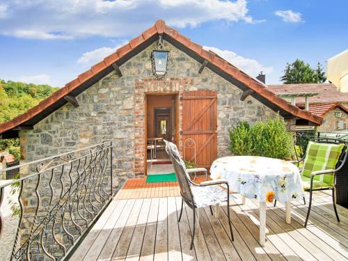 Charming Stay Near Forests