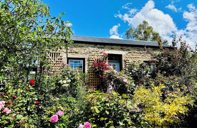 Charming Stone Cottage: Your Idyllic Retreat Awaits!