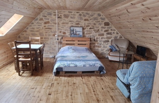 Charming stone studio in Quimper not far from the beach