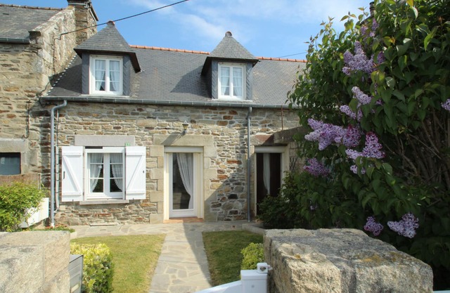 Charming stone townhouse located 5 minutes from the beaches