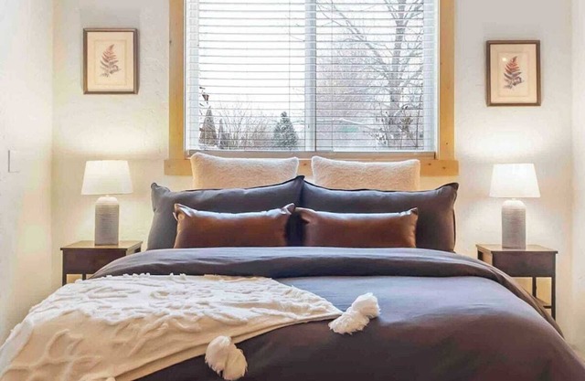 Studio apartment in family friendly neighborhood. 10 min to airport pet friendly