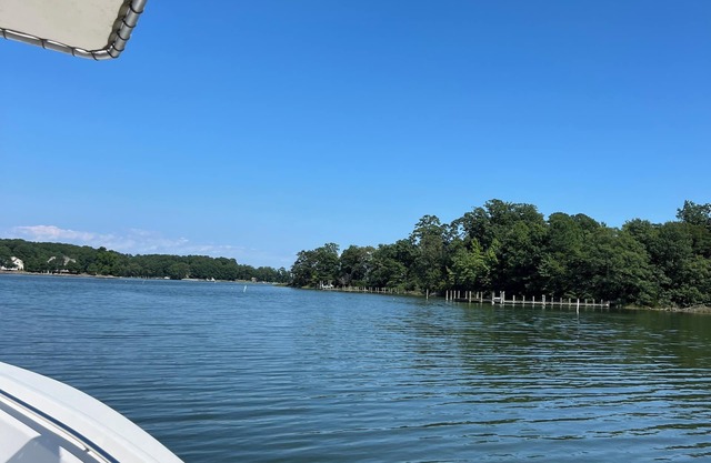 Charming studio apartment water front on Cranes Creek Just off Ingram Bay