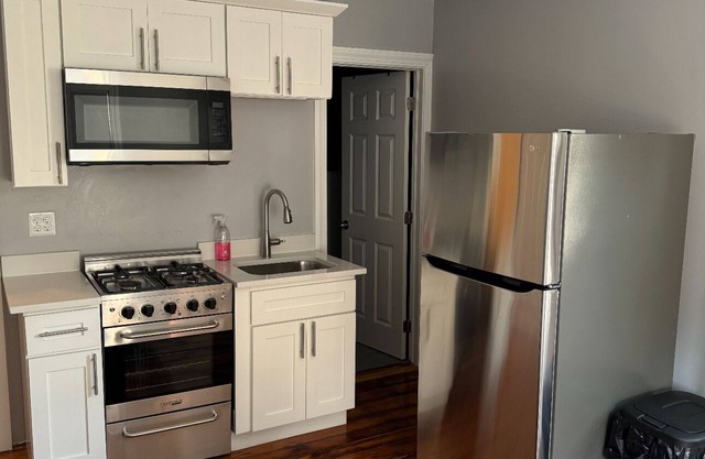Charming studio apartment in lovely down town Salem with WiFi & Cable