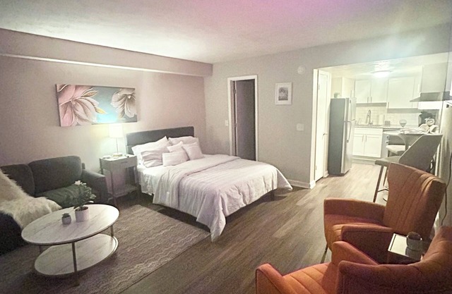 Charming studio in cool East Point with AC