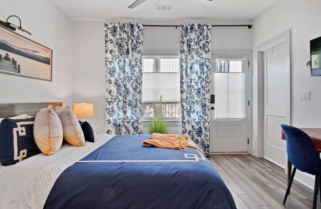 Charming studio in Downtown Hapeville with patio