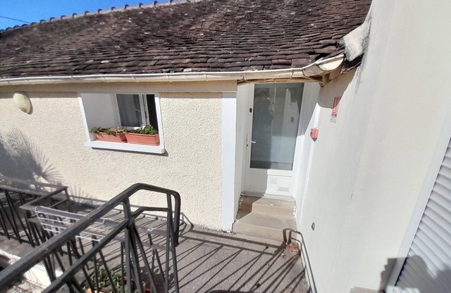 Charming studio in Bois-le-Roi with private parking