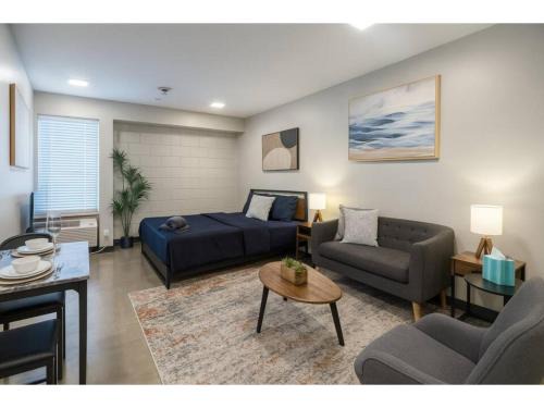 Charming Studio in Historic Five Points South 07