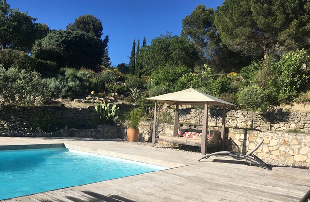 Estudio con encanto en gran propiedad con piscina