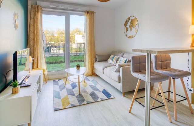 Charming studio w/ garden and parking, 5 min to Disneyland Paris - Welkeys