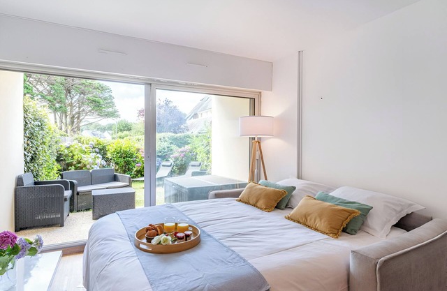 Charming studio with garden by the sea in Carnac-Plage
