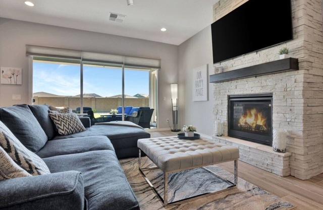 *Charming Suburban Retreat with Stunning Views in Prescott*