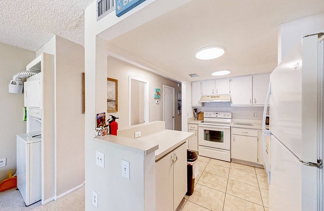 Charming sunlit beach condo with pool, patio, W/D, AC, and wonderful ocean views