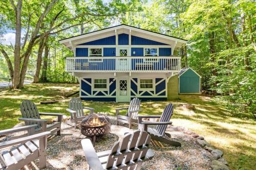 Charming Swiss Chalet Fire Pit Beach Access